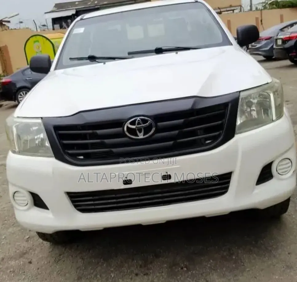 Toyota Hilux SR5 4x4 2014 White