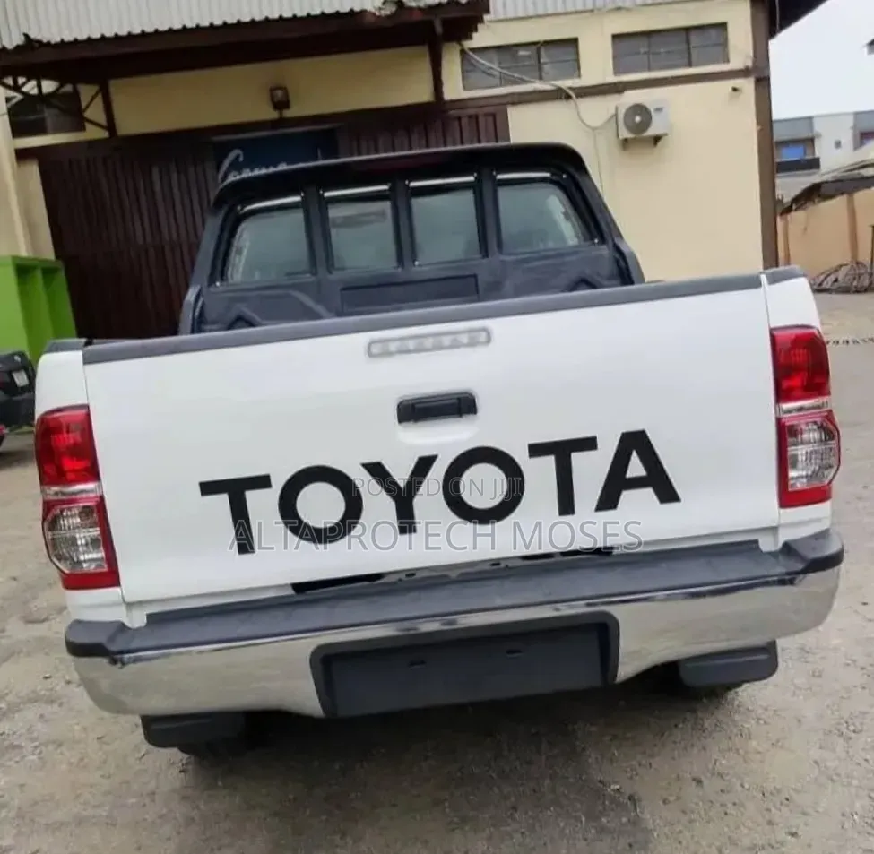 Toyota Hilux SR5 4x4 2014 White