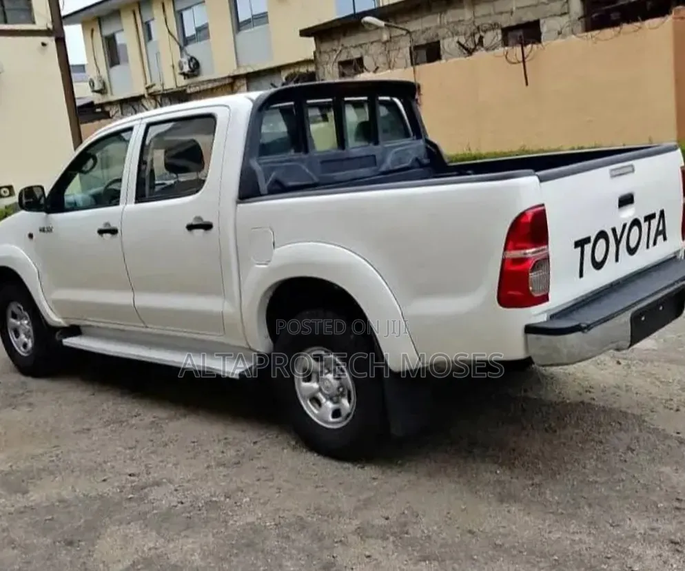 Toyota Hilux SR5 4x4 2014 White