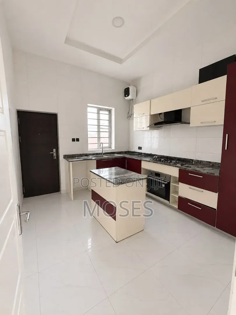 1bdrm Apartment in Van Daniel Estate, Chevron for rent