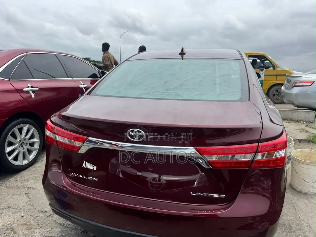 Toyota Avalon Limited 4dr Sedan (3.5L 6cyl 6A) 2015 Red
