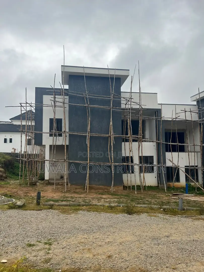 4bdrm Duplex in Guzape District for sale
