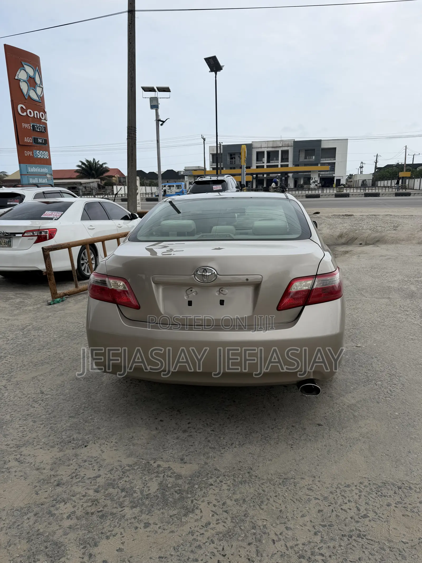 Toyota Camry LE 4dr Sedan (2.4L 4cyl 5A) 2009 Gold