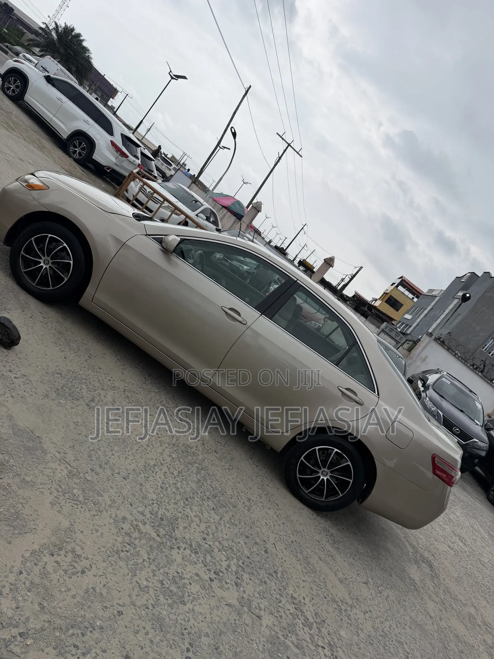 Toyota Camry LE 4dr Sedan (2.4L 4cyl 5A) 2009 Gold