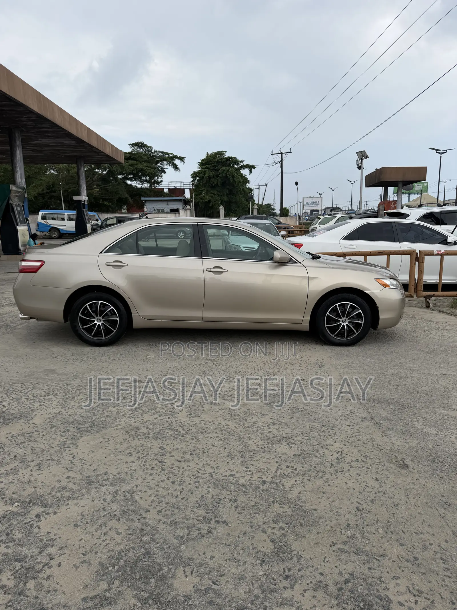 Toyota Camry LE 4dr Sedan (2.4L 4cyl 5A) 2009 Gold