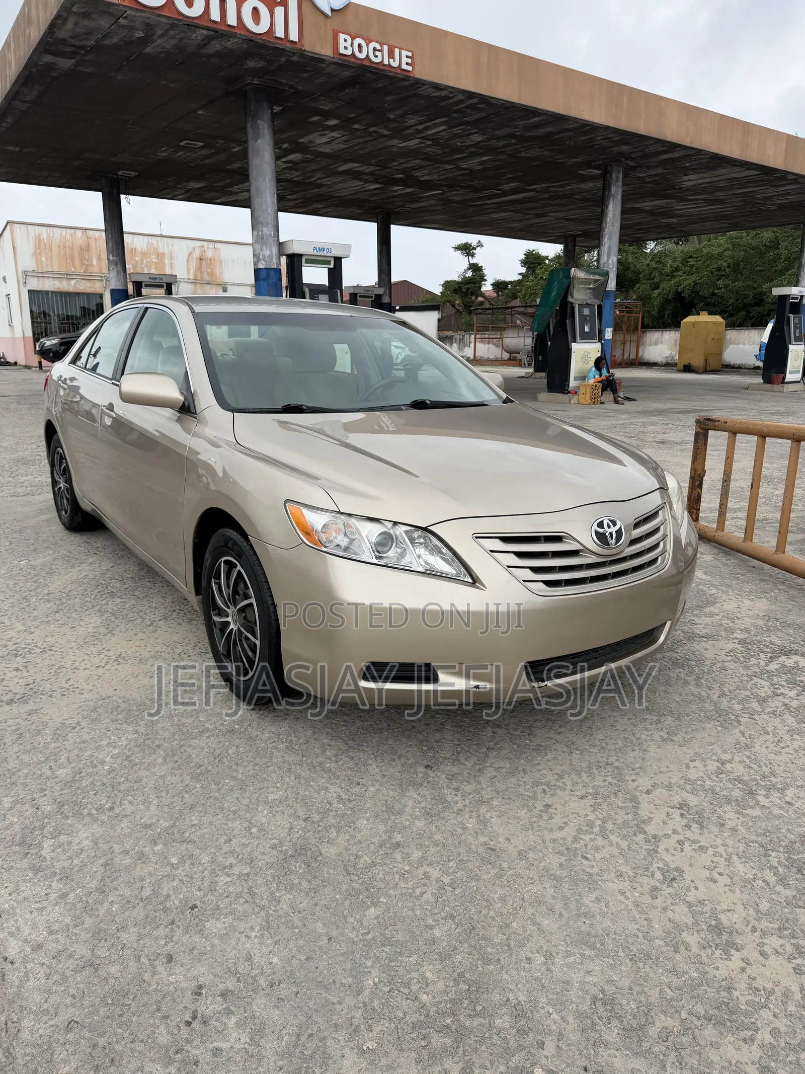 Toyota Camry LE 4dr Sedan (2.4L 4cyl 5A) 2009 Gold