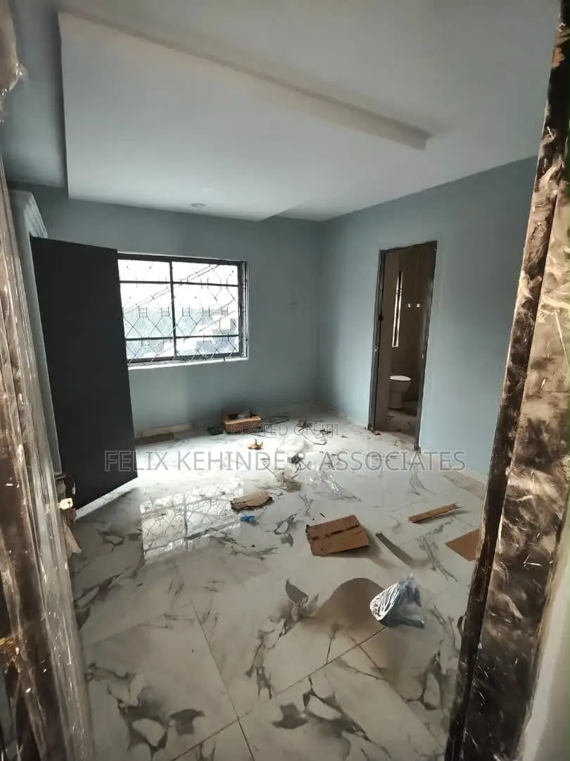 3bdrm Block of Flats in Old Bodija for rent