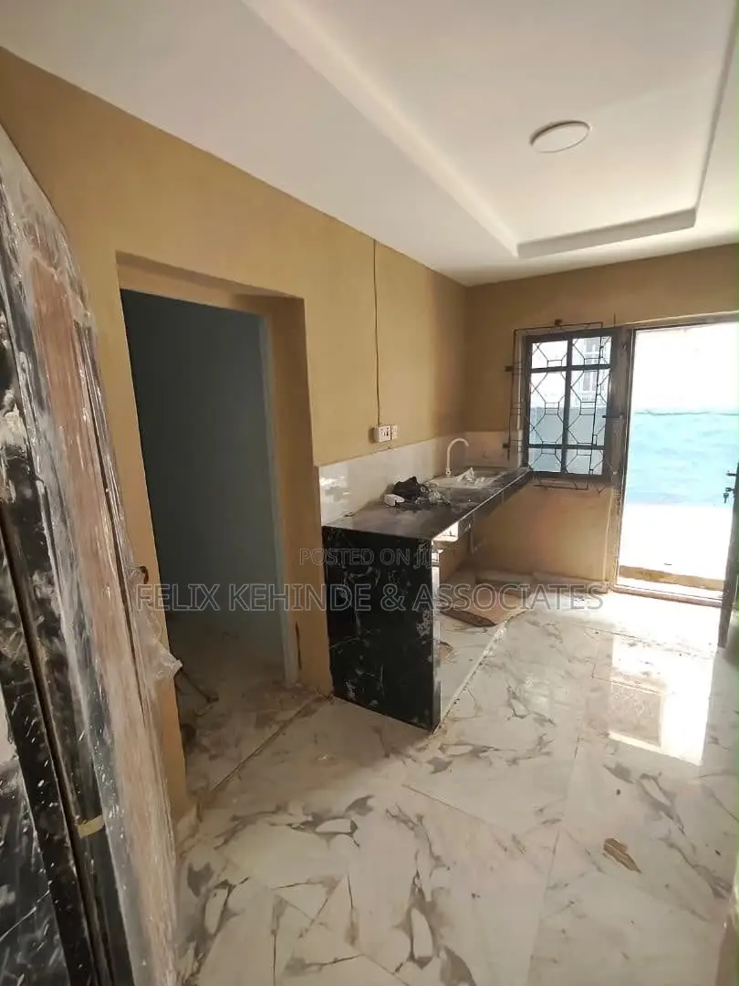 3bdrm Block of Flats in Old Bodija for rent