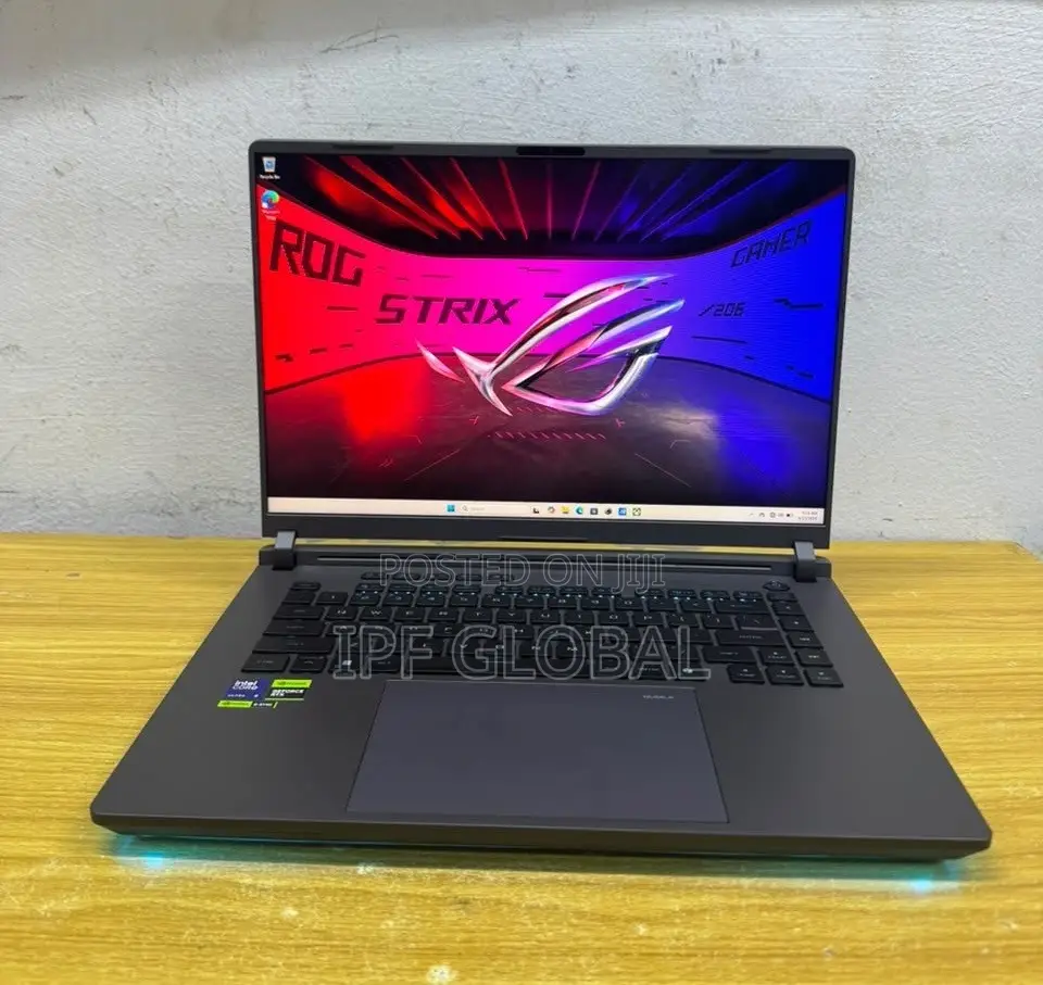 Laptop Asus ROG Strix G16 32GB Intel Core Ultra 9 SSD 1T