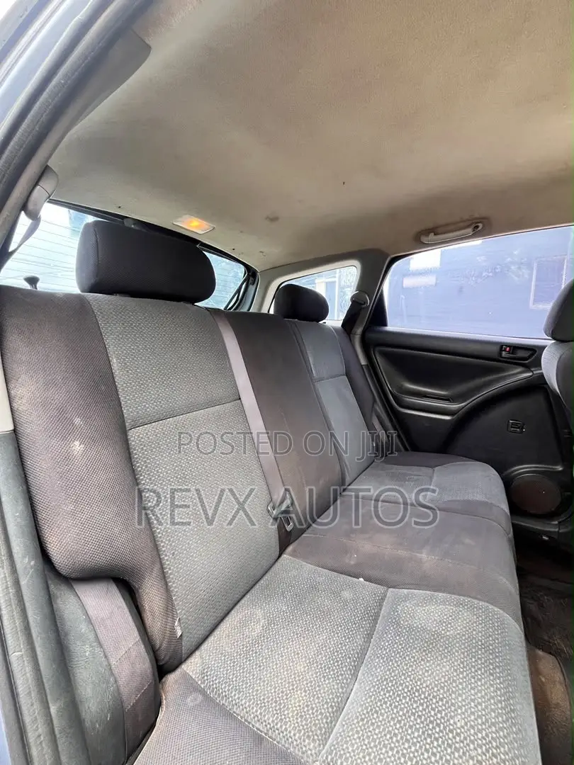 Toyota Matrix Hatchback FWD (1.8L 4cyl 5M) 2005 Blue