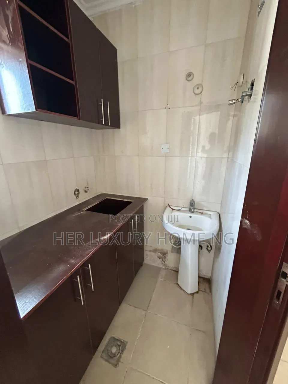 1bdrm Apartment in Chevron for rent