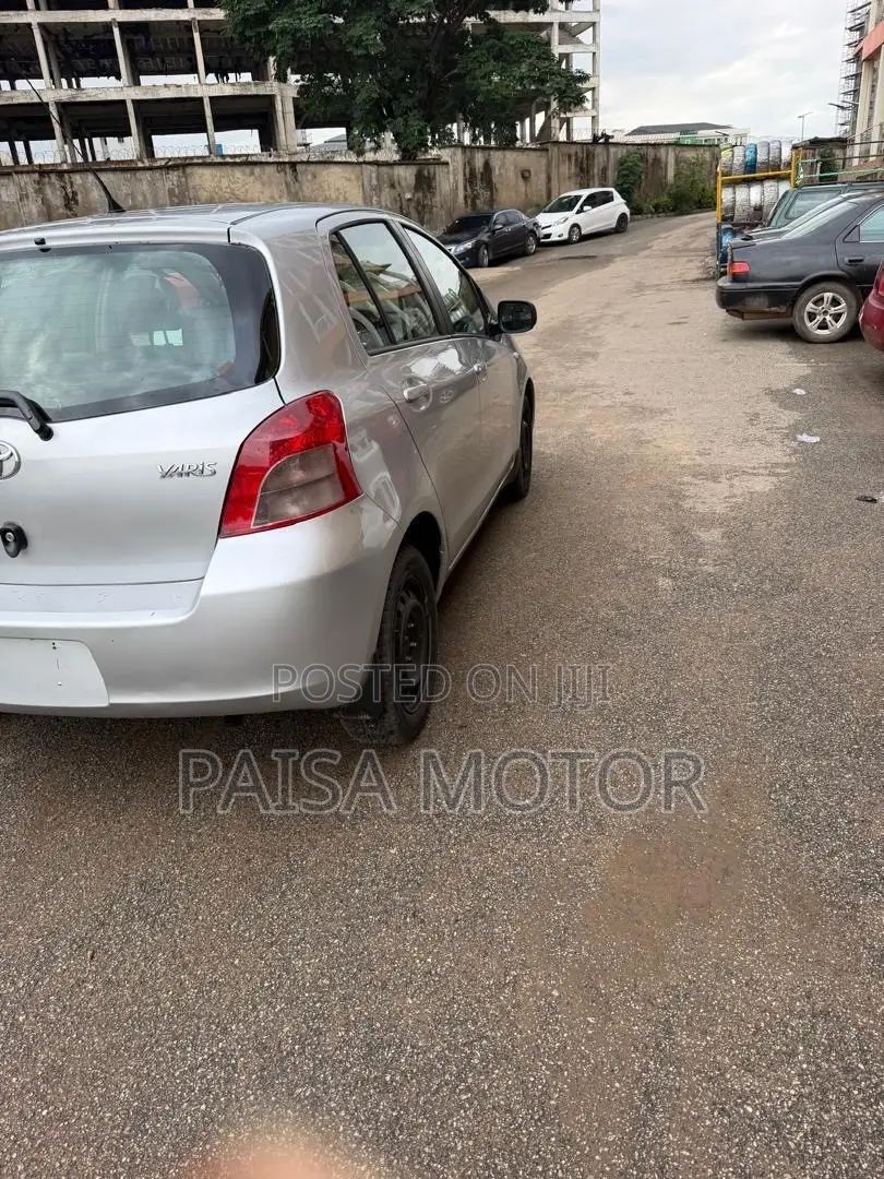 Toyota Yaris Base Hatchback 3dr 2010 Silver