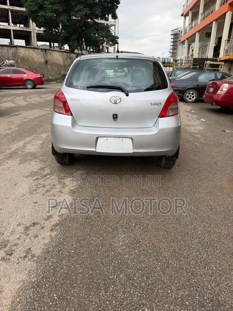Toyota Yaris Base Hatchback 3dr 2010 Silver
