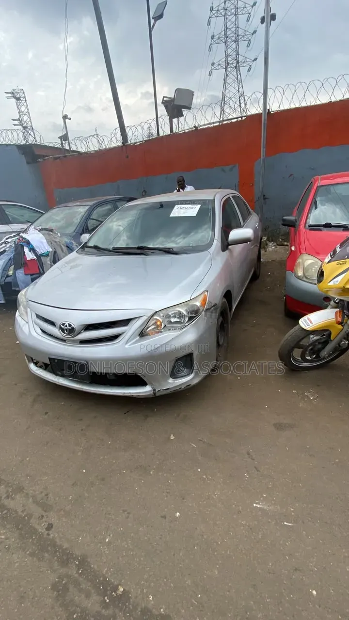 Toyota Corolla 2012 Silver