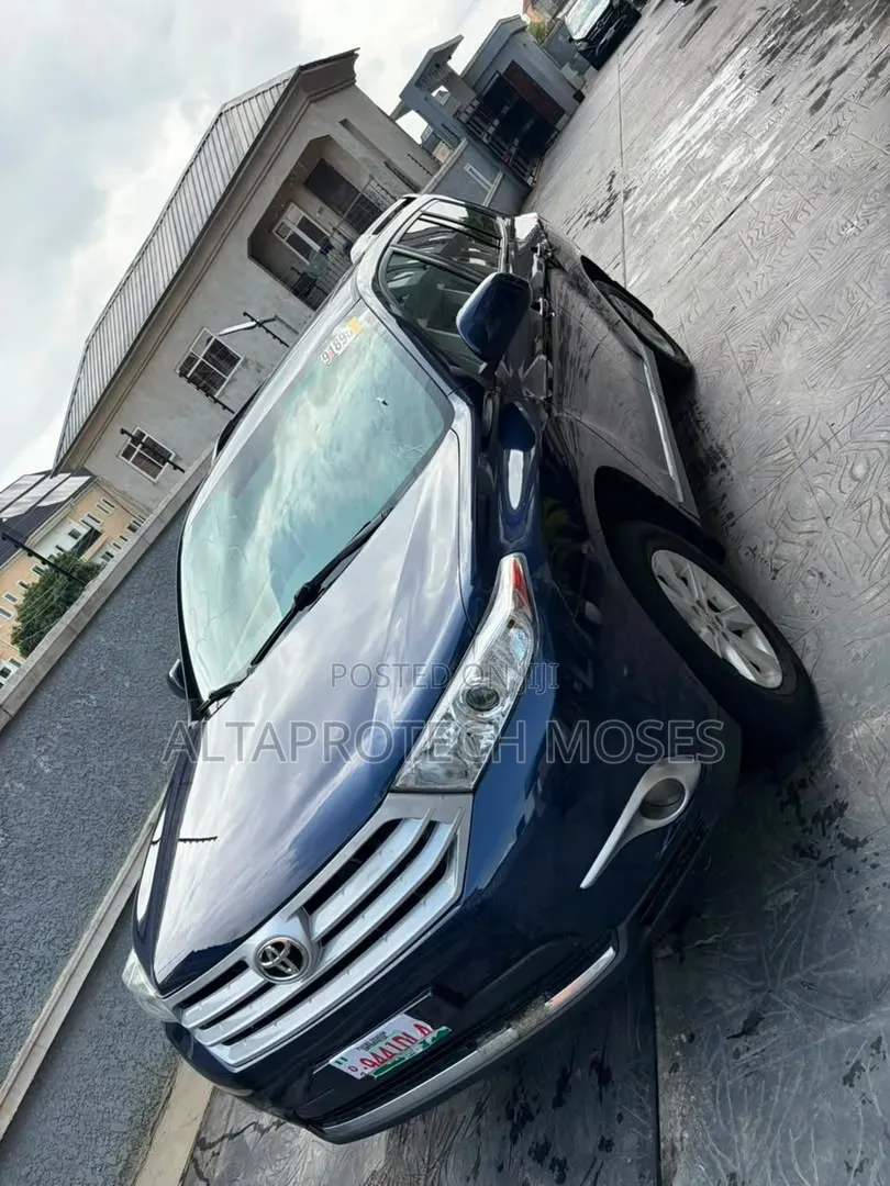 Toyota Highlander SE 2011 Blue