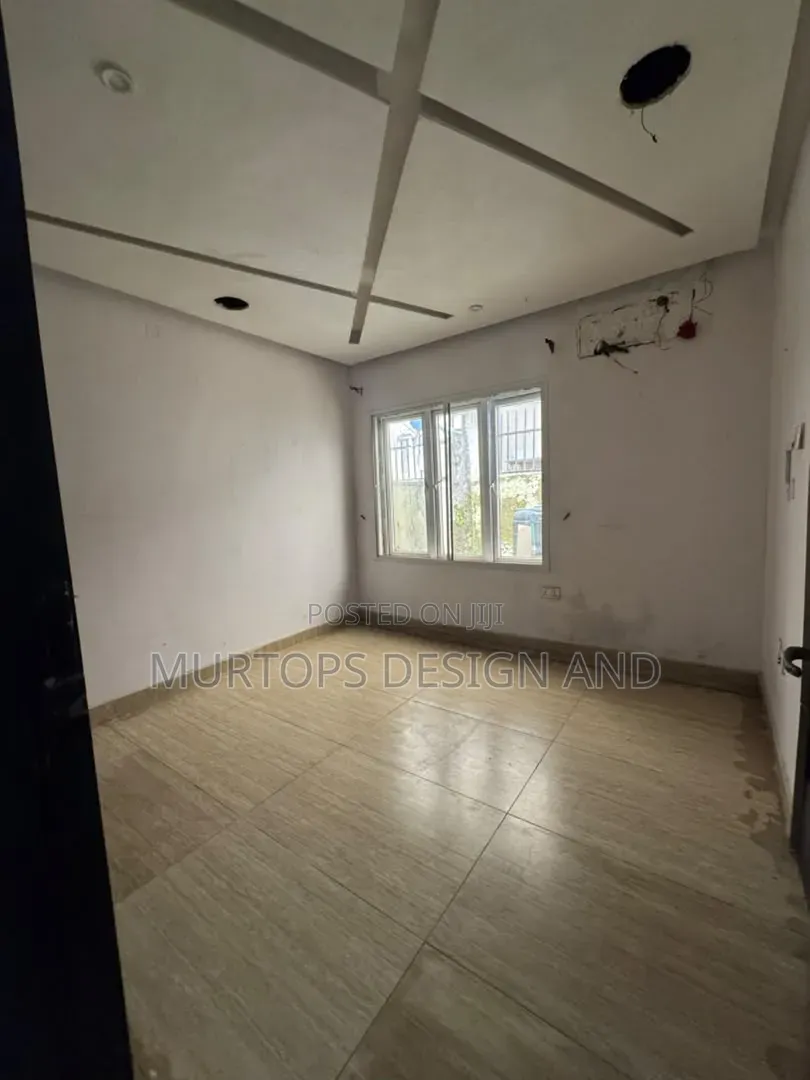 2bdrm Bungalow in South Point Estate, Lekki Phase 2 for sale