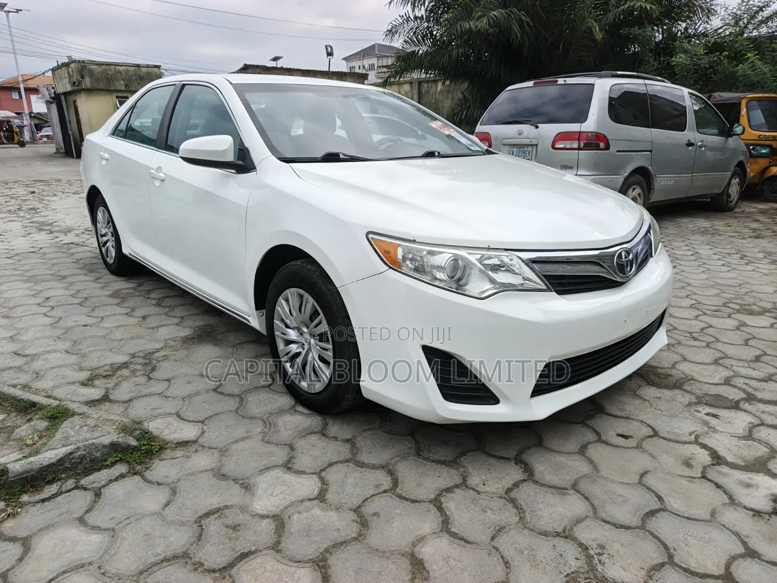 Toyota Camry LE 4dr Sedan (2.5L 4cyl 6A) 2012 White