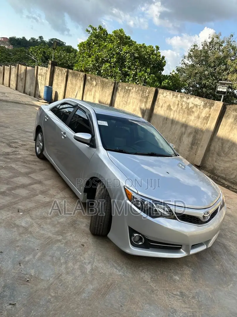 Toyota Camry SE 4dr Sedan (2.5L 4cyl 6A) 2013 Silver