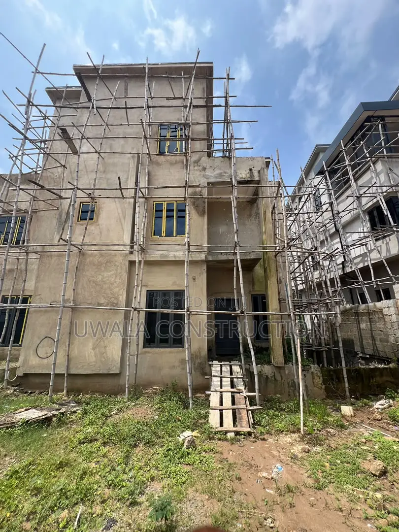 6bdrm Duplex in Guzape District for sale