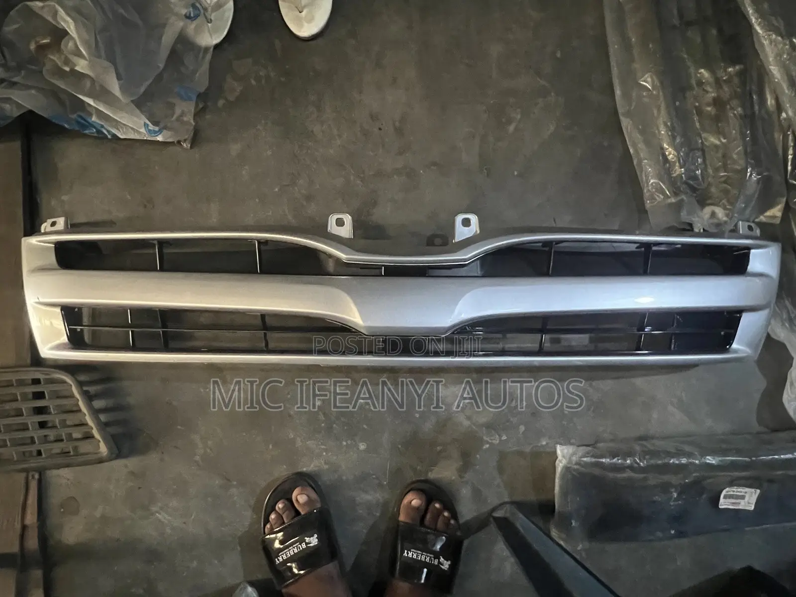 Toyota Hiace Front Grill 2013