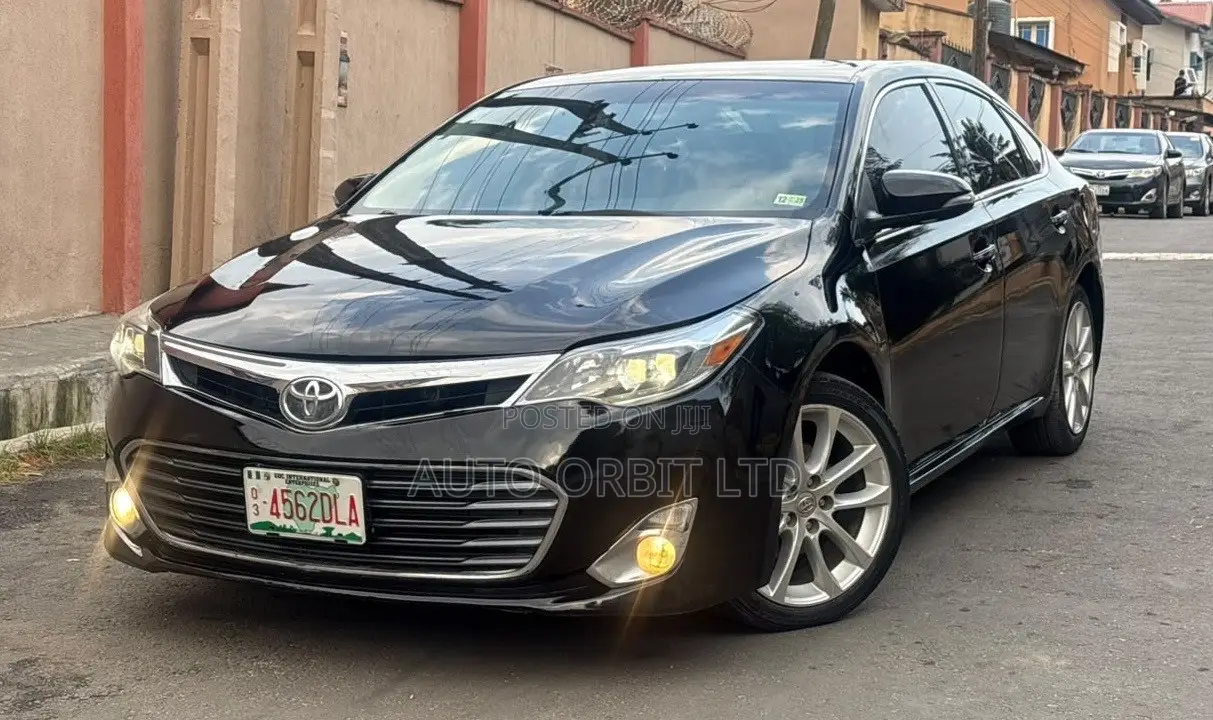 Toyota Avalon Limited 4dr Sedan (3.5L 6cyl 6A) 2014 Black