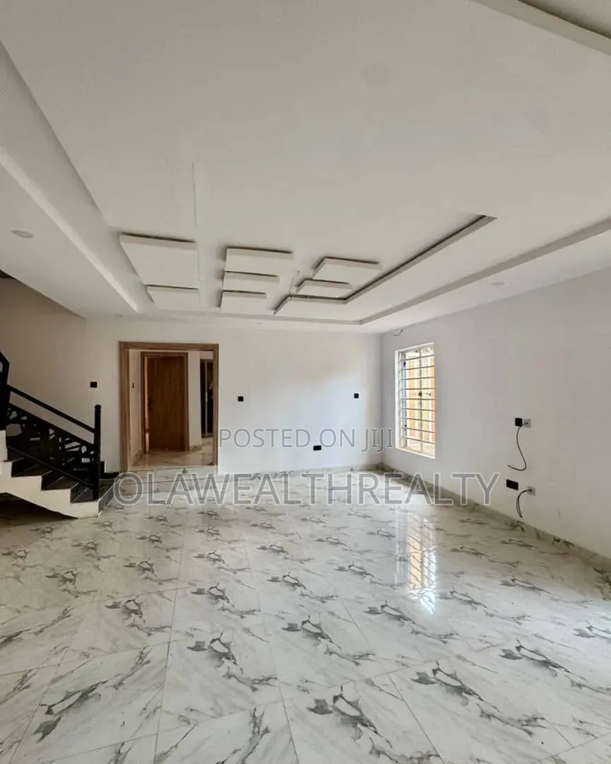 5bdrm Duplex in Okebadan Estate, Akobo for sale