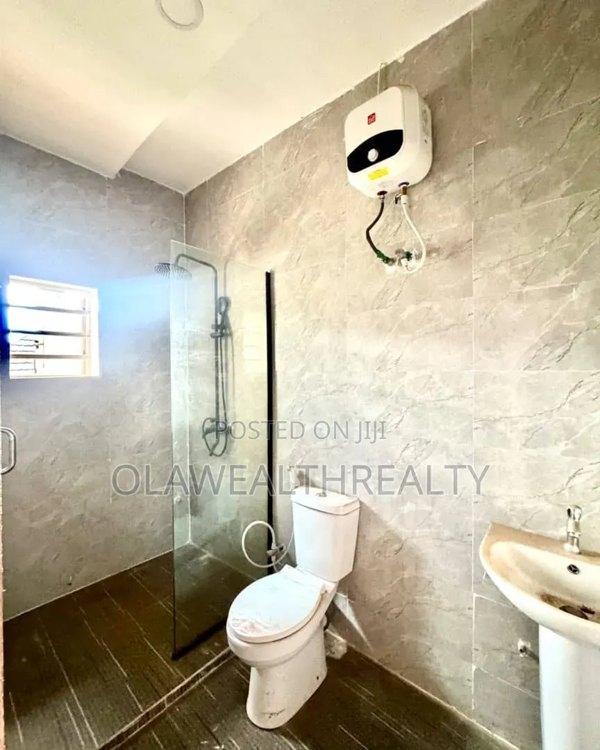 5bdrm Duplex in Okebadan Estate, Akobo for sale