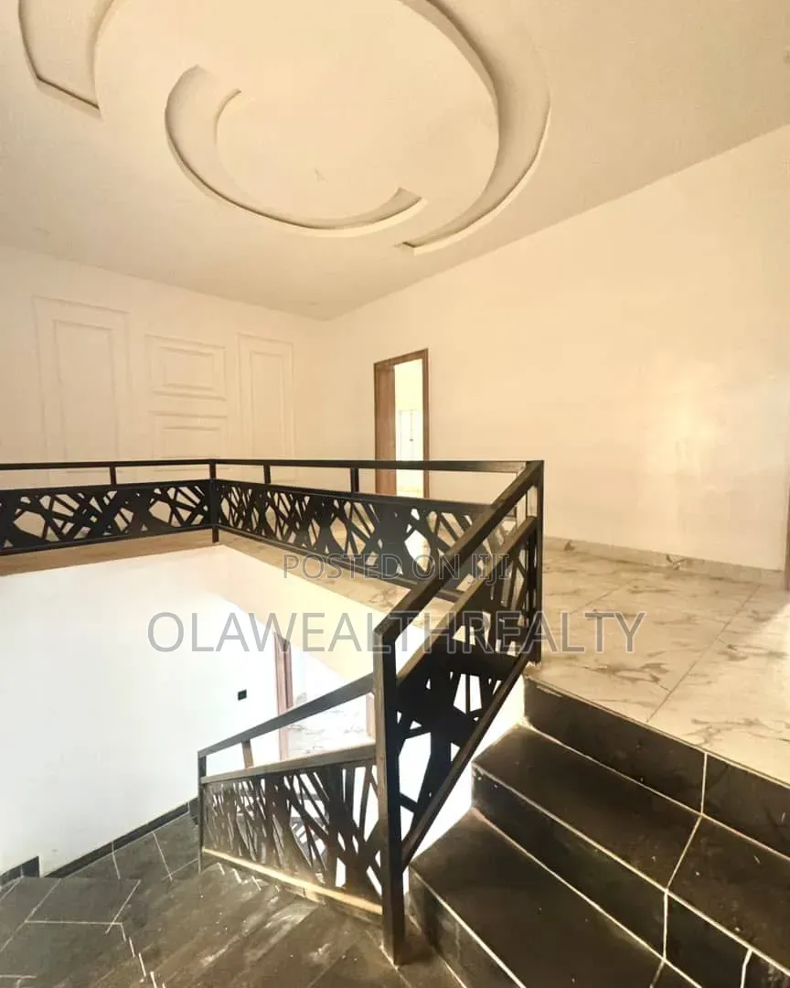 5bdrm Duplex in Okebadan Estate, Akobo for sale
