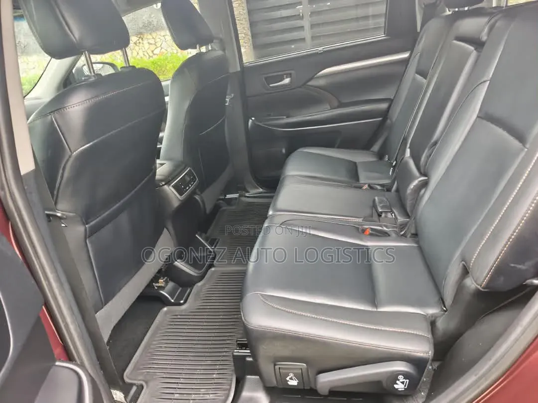 Toyota Highlander XLE 2019 Red