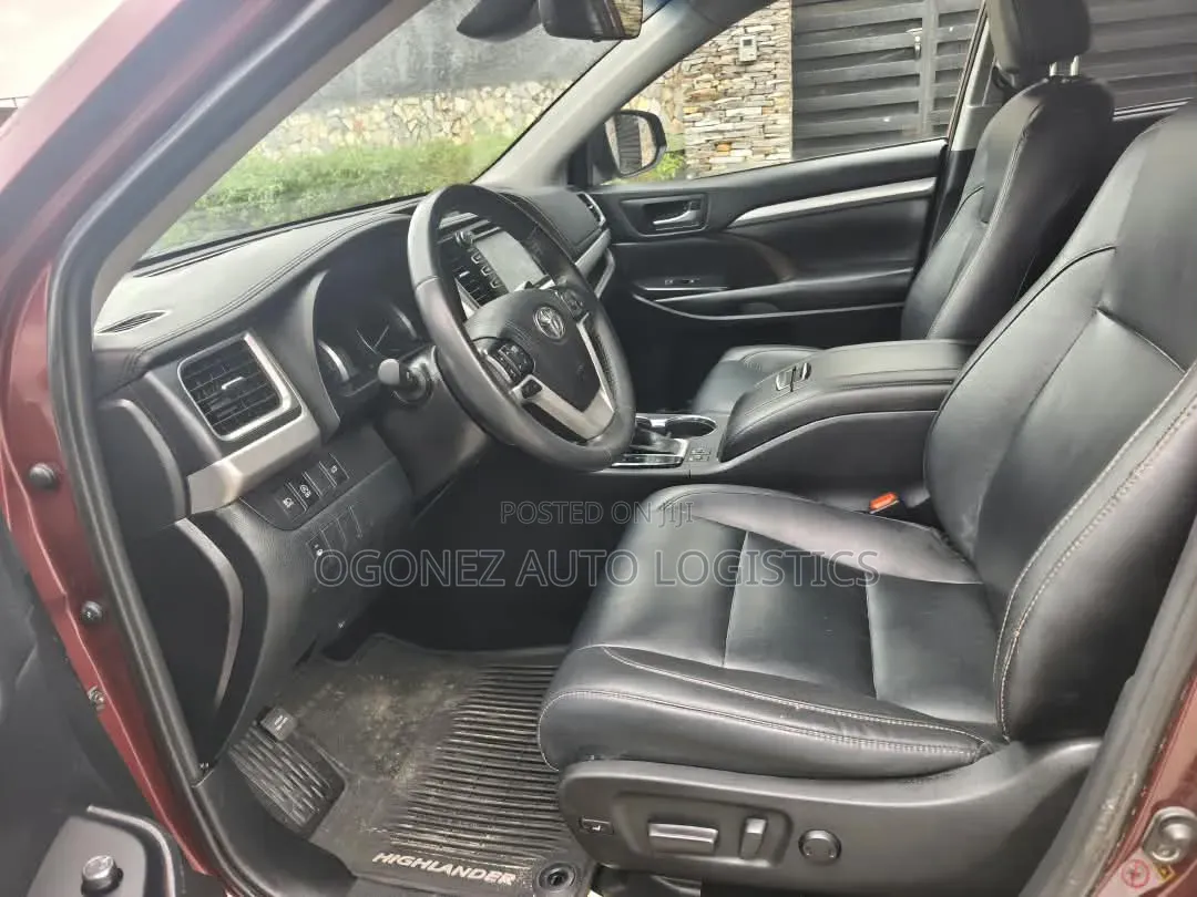 Toyota Highlander XLE 2019 Red