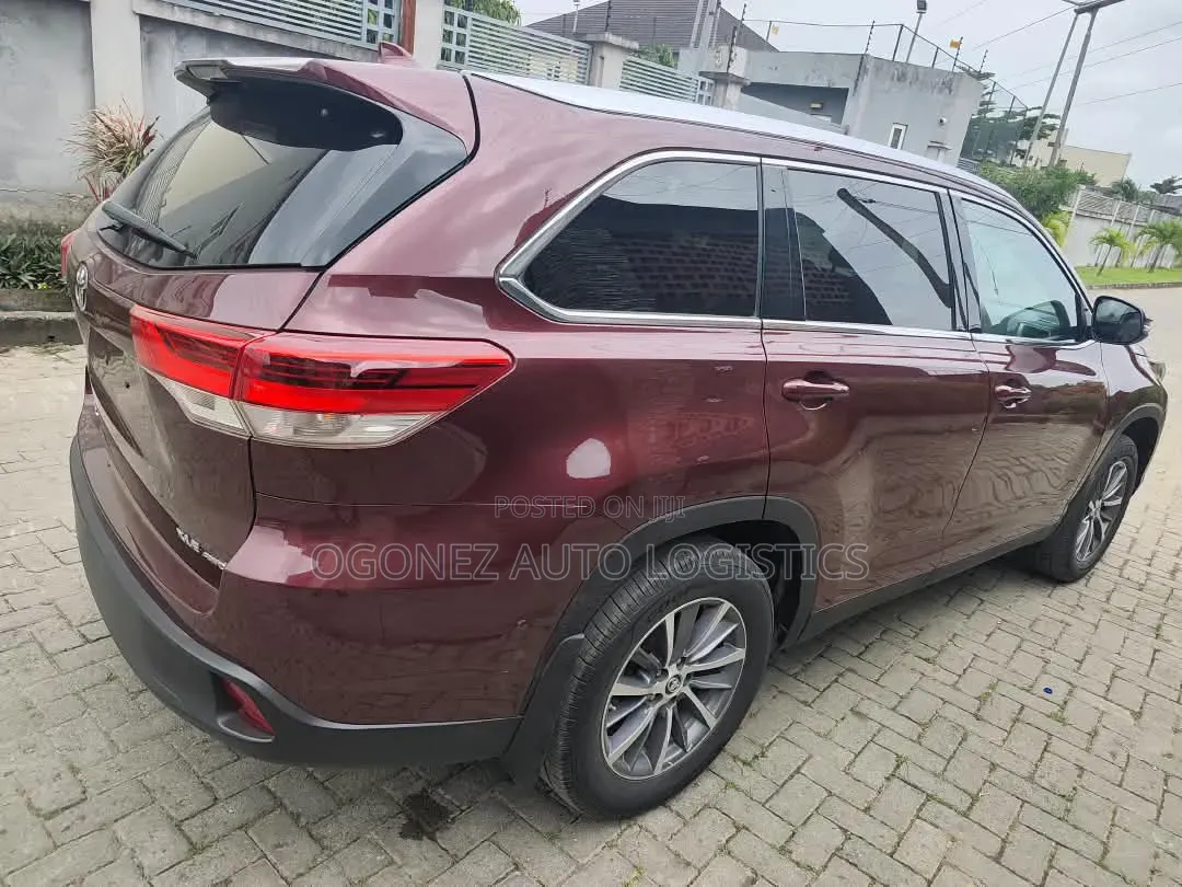 Toyota Highlander XLE 2019 Red