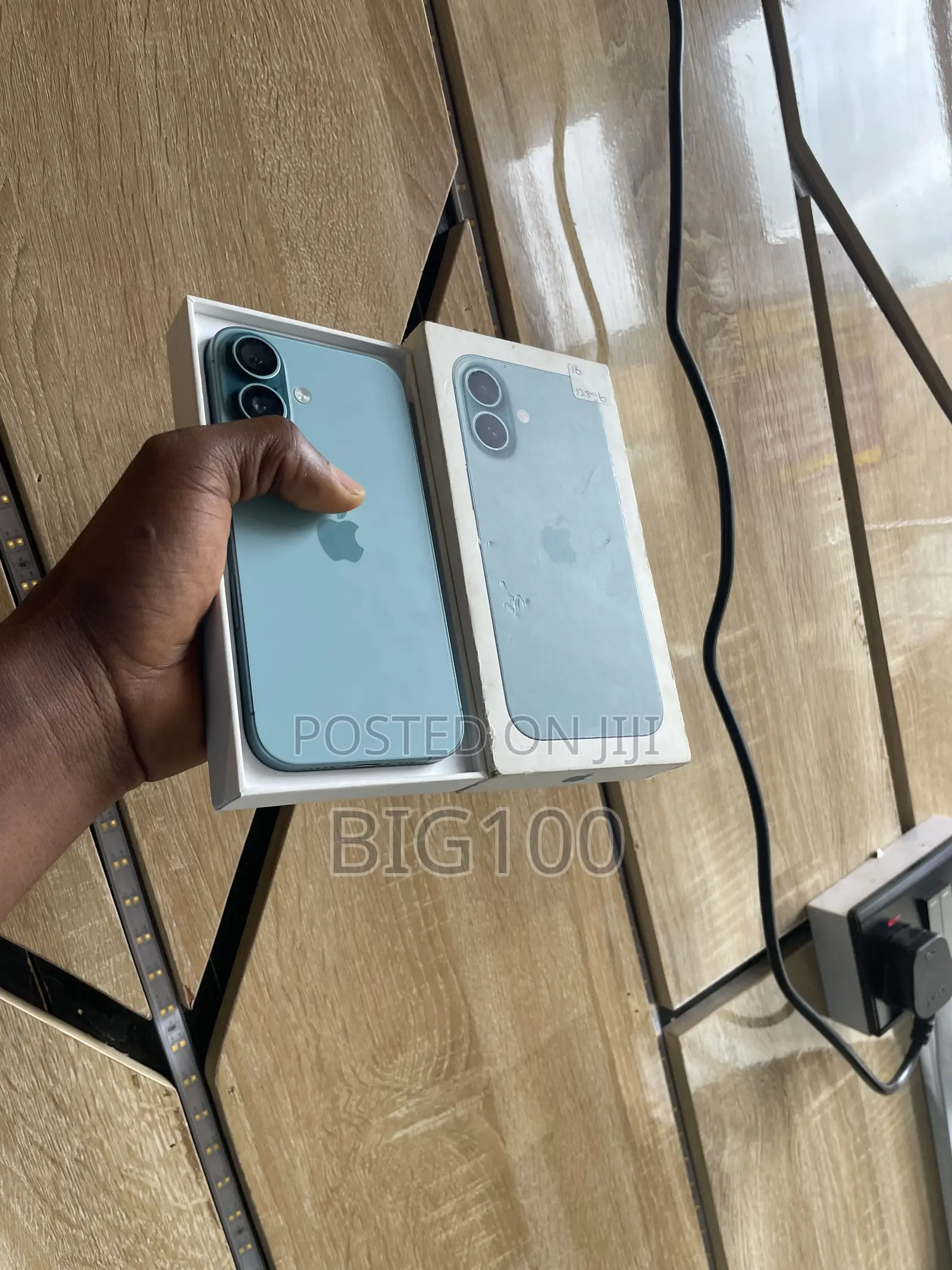 Apple iPhone 16 128 GB Green