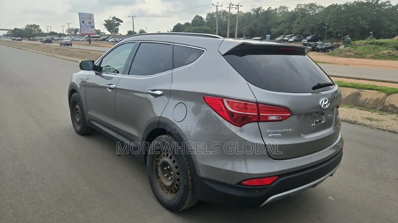 Hyundai Santa Fe Limited 4dr SUV (3.3L 6cyl 6A) 2014 Gray