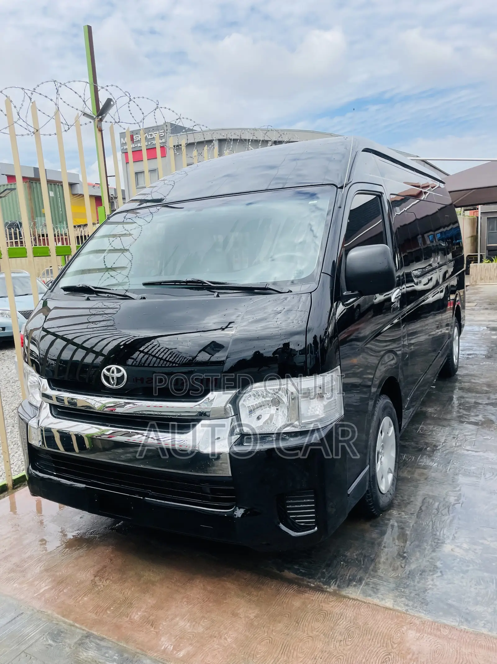 Toyota HiAce 2018 Black