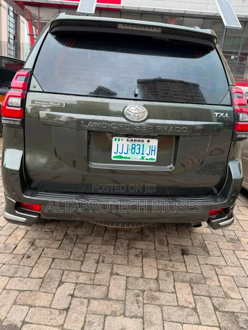 Toyota Land Cruiser Prado 2017 Brown