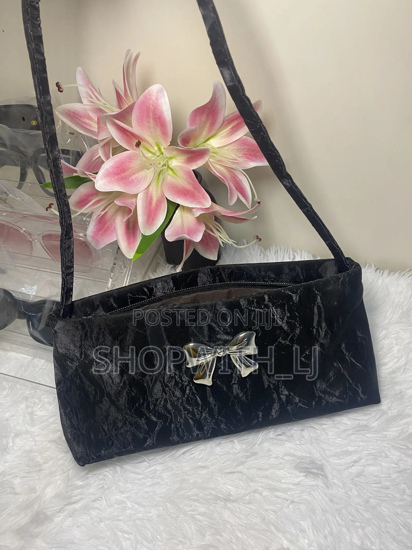 Simple and Stylish Bow Bag