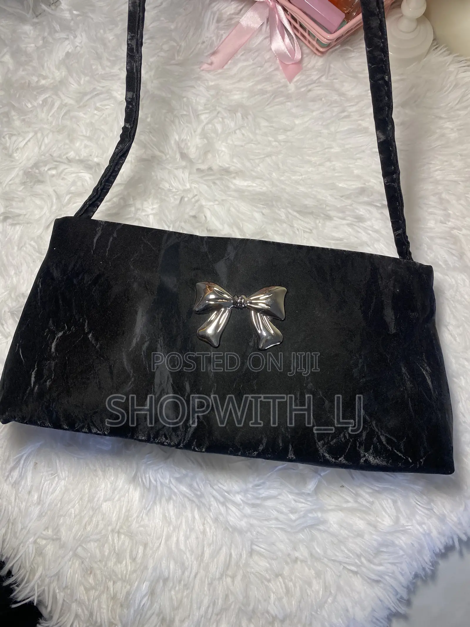 Simple and Stylish Bow Bag