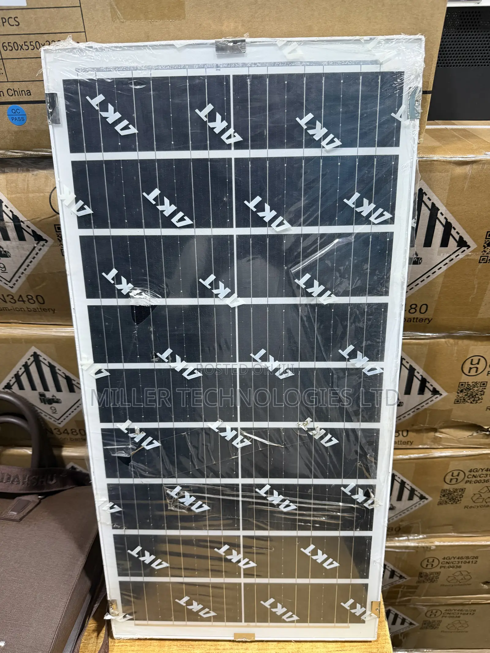 AKT 400W Solar Street Light (AKT-SLD-1D400P25YK-400W)