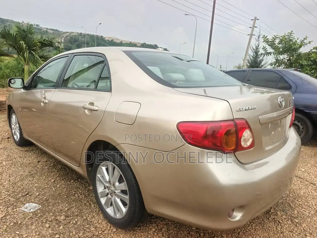 Toyota Corolla 2009 Gold
