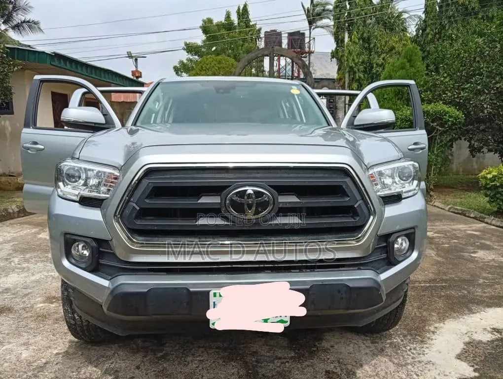 Toyota Tacoma 2023 Silver