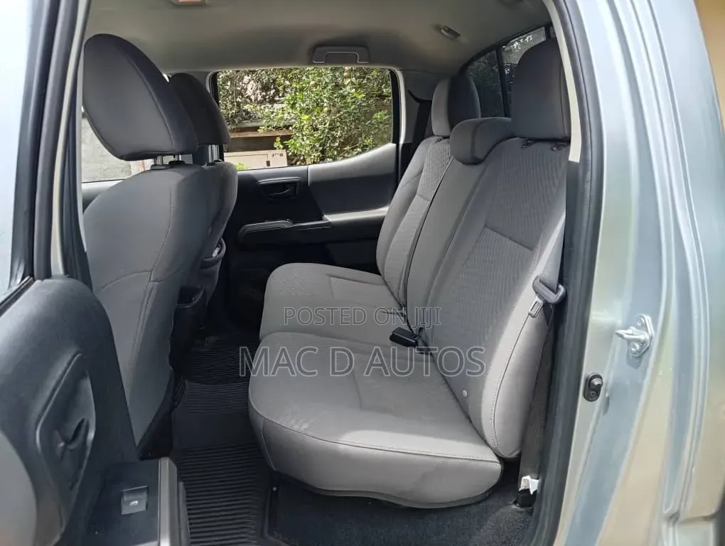 Toyota Tacoma 2023 Silver