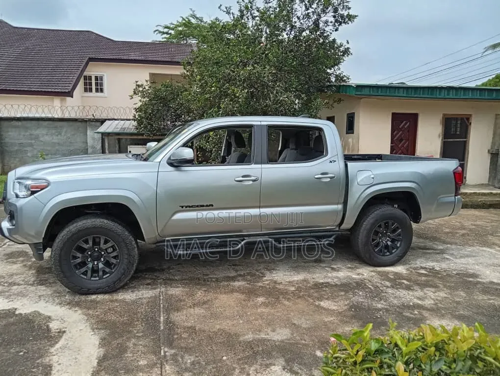 Toyota Tacoma 2023 Silver