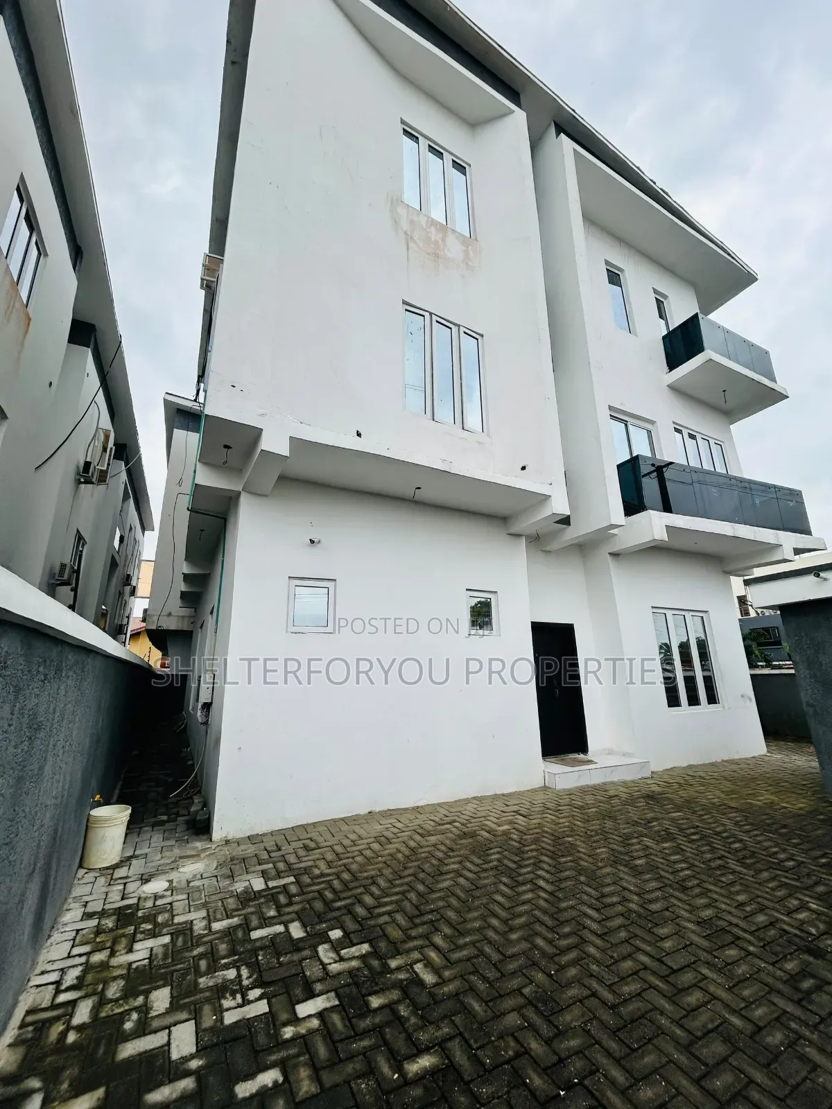 2bdrm Apartment in Lekki Phase 1 for rent