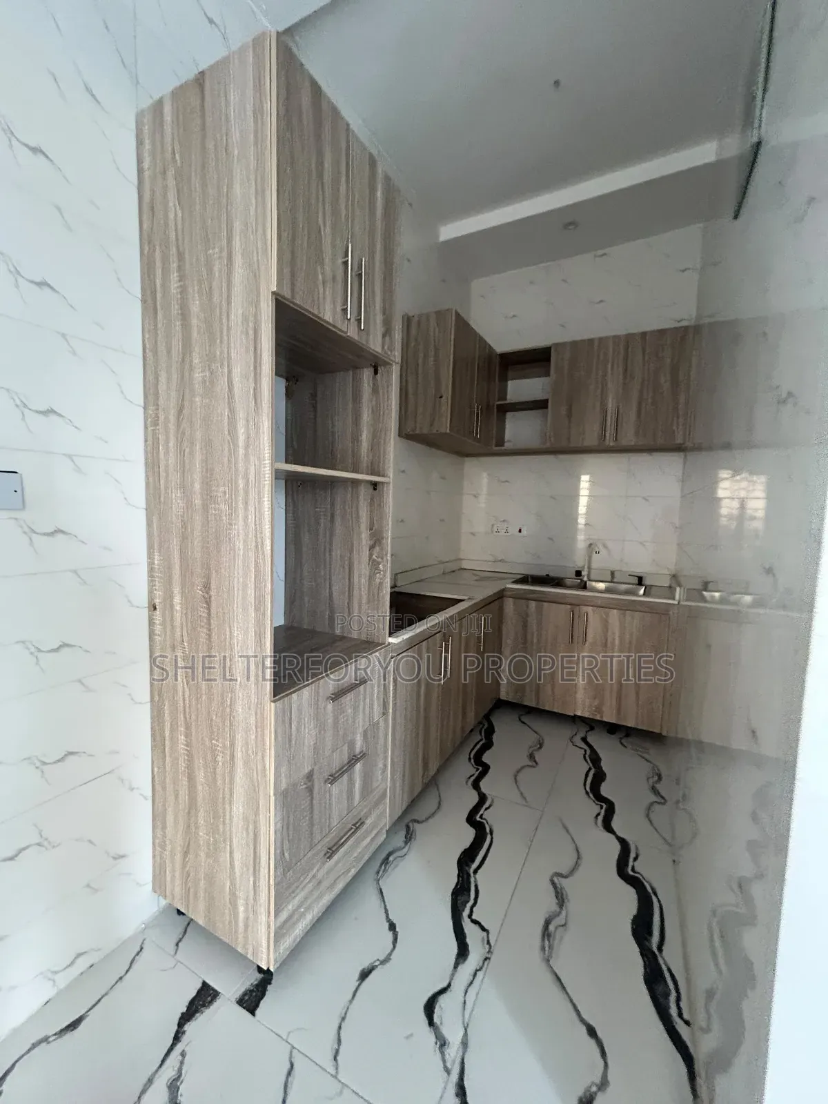 2bdrm Apartment in Lekki Phase 1 for rent