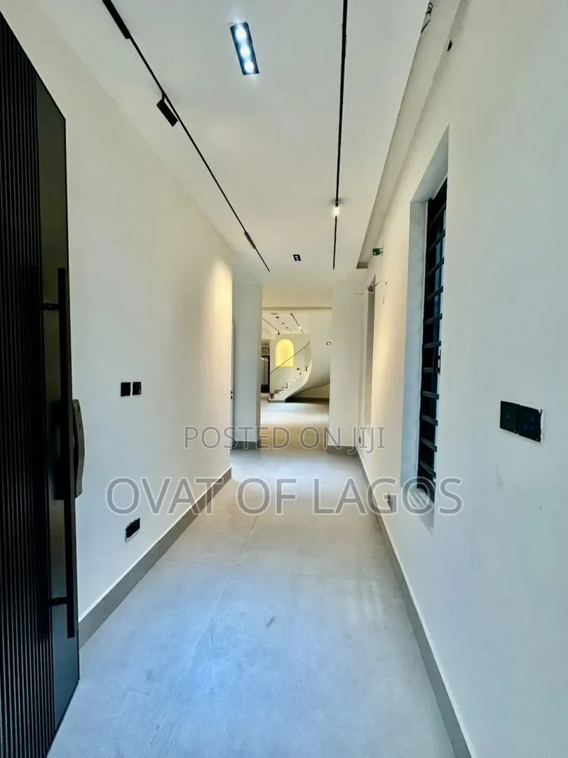 5bdrm Duplex in Lekki Phase 1 for sale