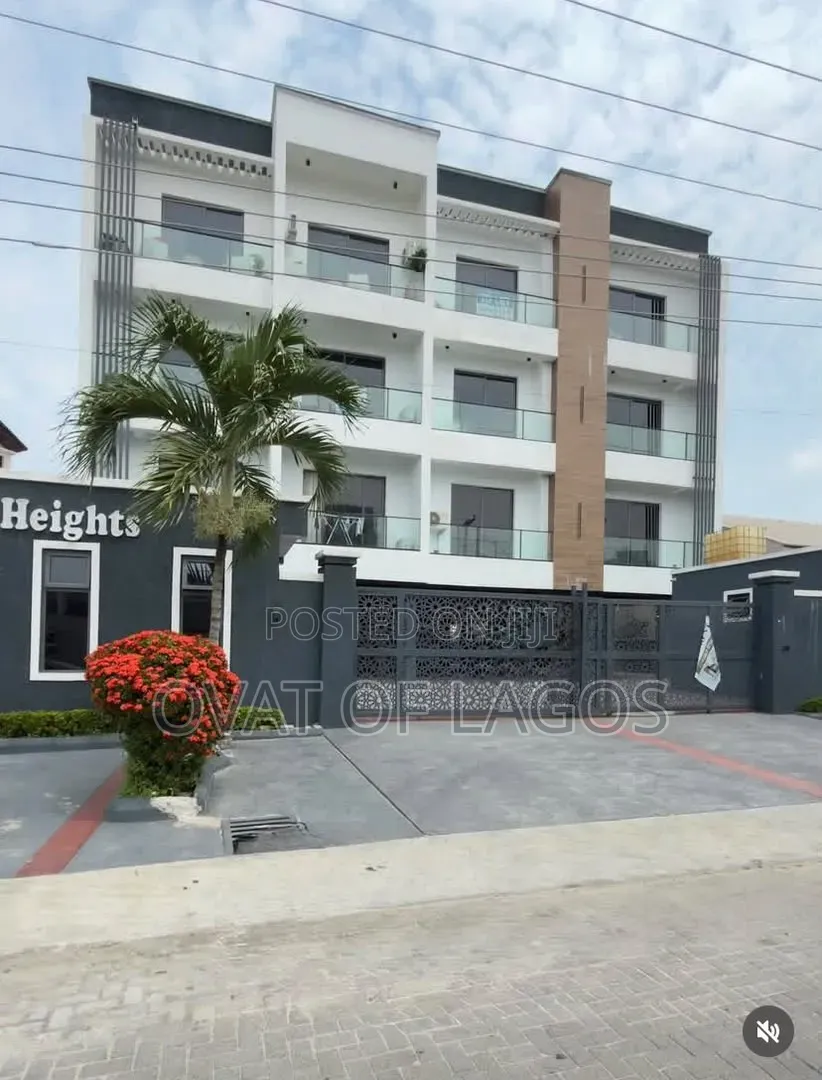 3bdrm Apartment in Lekki Phase 1 for rent