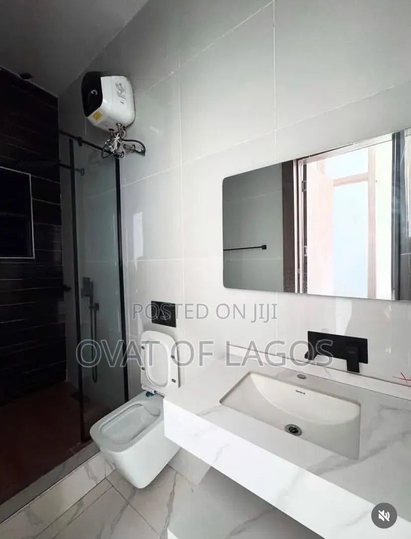 3bdrm Apartment in Lekki Phase 1 for rent