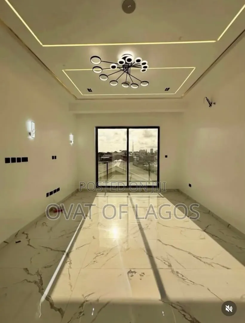 3bdrm Apartment in Lekki Phase 1 for rent