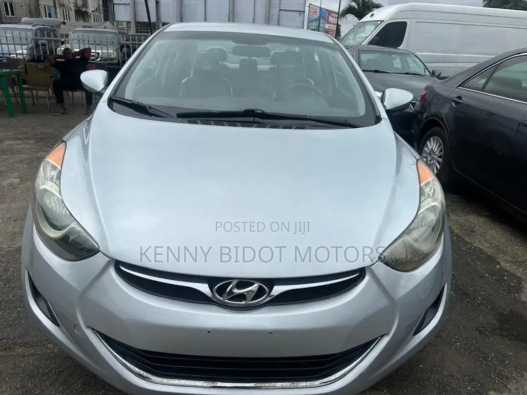 Hyundai Elantra 2012 Silver
