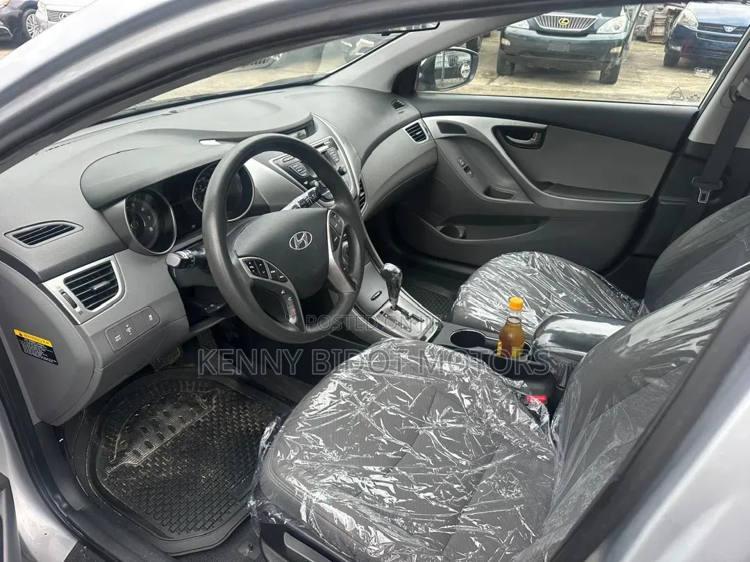 Hyundai Elantra 2012 Silver